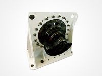 座式自同步稀油激振器